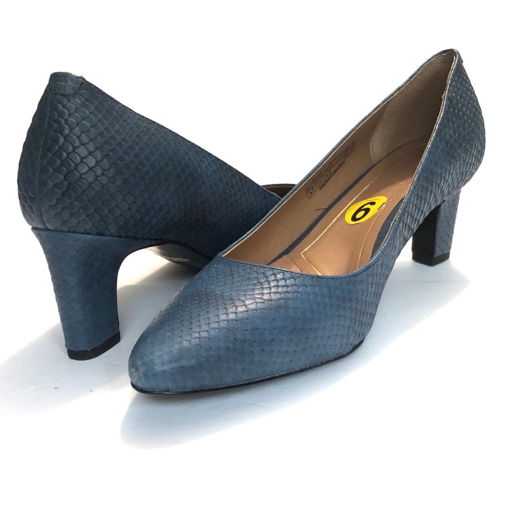 Vionic Blue Reptile Skin Almond Toe Padded Soles Pumps size US 9M EU 41